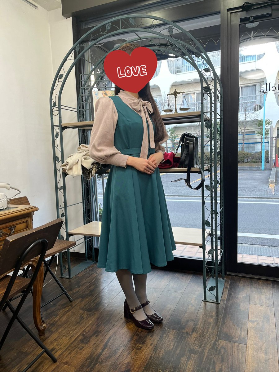 y_e_0716_'s tweet photo. Beletteさんの春の東京展示会伺ってきました💐
綺麗な緑のJSKと黒のスタンドカラーブラウスお迎えしました!
いっぱい入るポケットついてて、シワにならず、洗濯機で回せるの最高すぎる☺️✨
鈴蘭のJSKは春先に絶対…!
#belette #belette_code https://t.co/jmfFazqrQd
