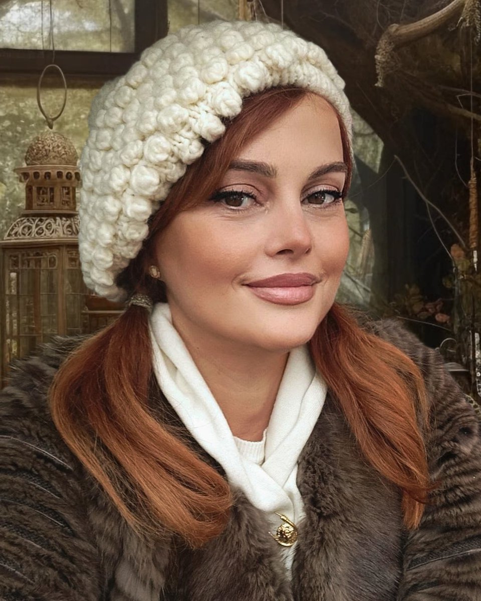 Kafama bi şeyler taktığım da daha mutlu oluyorum.☺️İroni yaptım🤪