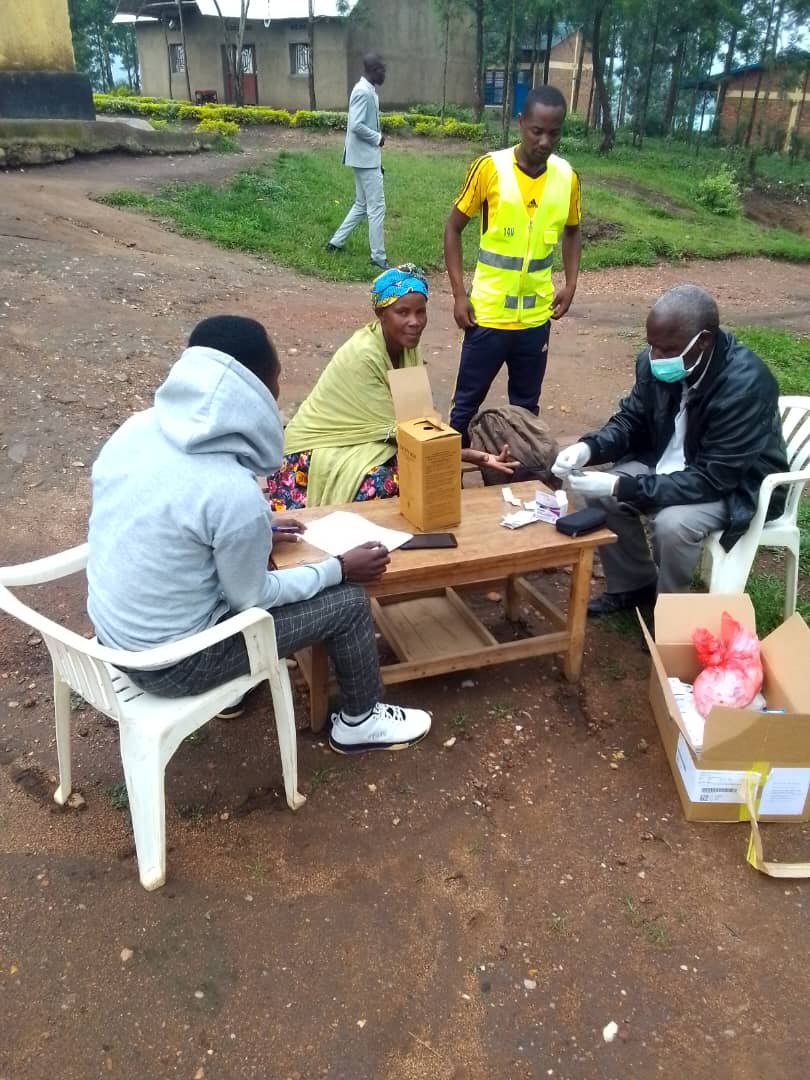 #MimuriSector
Mu gitondo cyo Kuri uyu wa 14/01/2024 ,inzego z'ubuyobozi n'abaturage biganjemo urubyiruko babyukiye muri siporo rusange .
Ubutumwa bwatanzwe nyuma ya Siporo:
@kurwanya imirire mibi mu bana,Umutekano,Ubwisungane mu kwivuza ,kwisuzumisha  indwara zitandura.