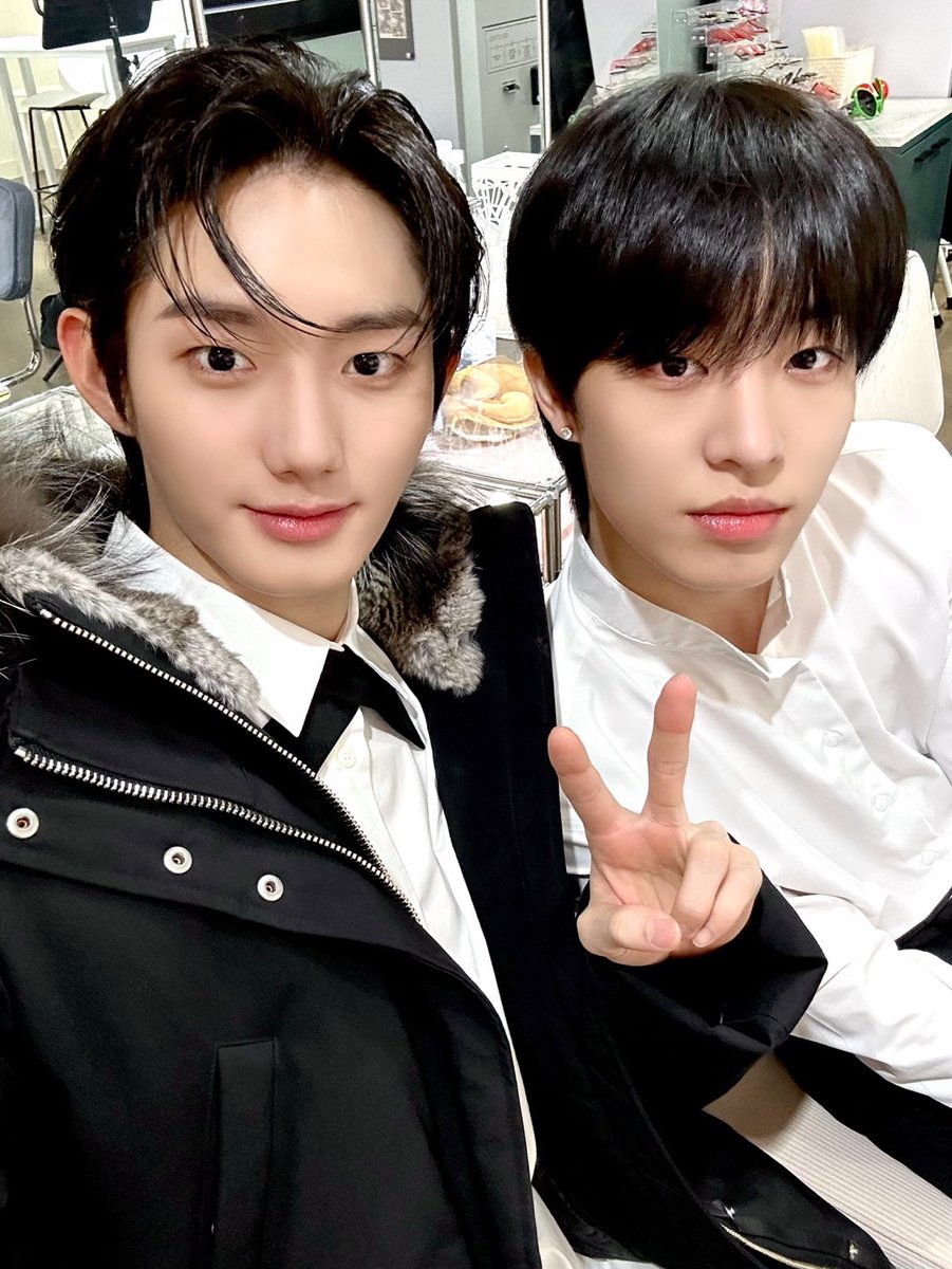 [#석락원 &amp; #원빈]
보트는 덮머 vs 깐머 
뭐가 더 좋아용??🤔🤔

#ATBO #에이티비오
#SeokRakwon #WonBin