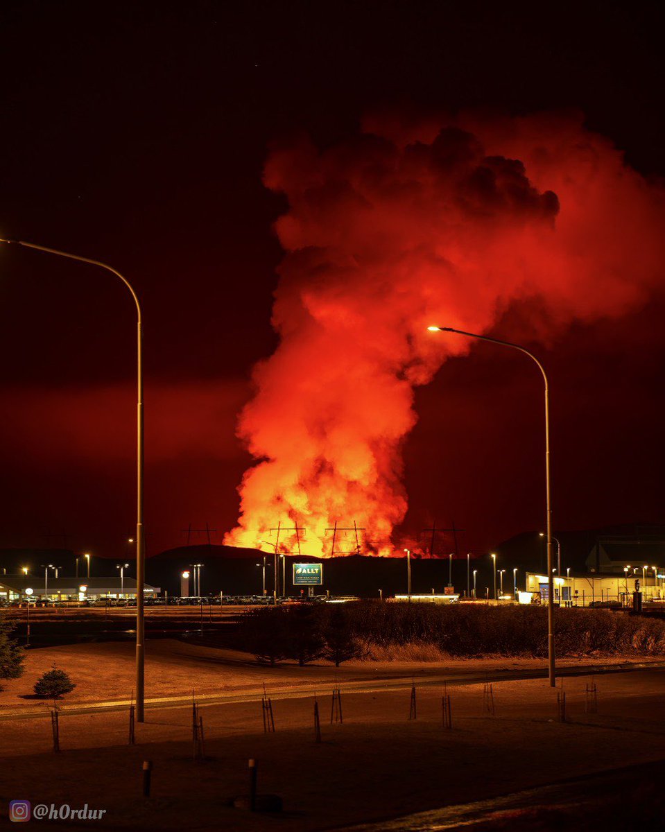 A new eruption started in Iceland at 07:58 AM this morning. I shot this from my bedroom window 🌋