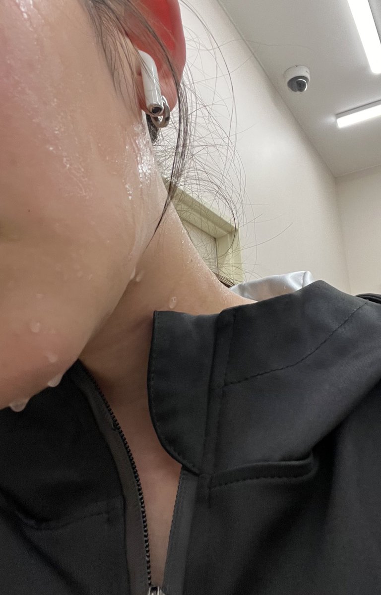 お仕事前に走ってきたっ🖤👟
くぅ〜運動で出る汗は
サウナとまた別物で更に気持ちいい
#天木workout https://t.co/cKlgjaiM7T