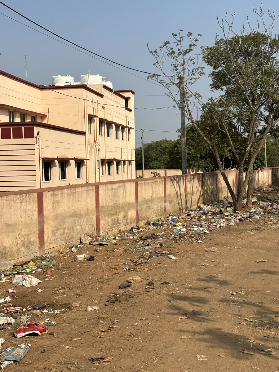 #SwachhaBhubaneswar <a href="/bmcbbsr/">BMC</a> 
Please make this place clean, adjacent to Traffic Police Station 2, Patrapada 
#swacchbharat #bhubaneswarfirst