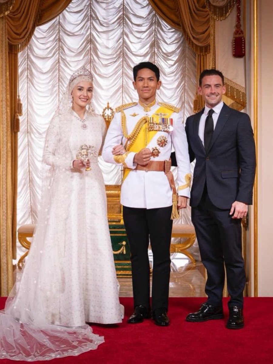 JOOPJAENG's tweet photo. งานวันนี้หาตัวพระสหายยากเหลือเกิน #bruneiroyalwedding #princeabdulmateen #princessanisha #mateen #tmski #anisha #anishaisakalebic https://t.co/ulB9w5g8kb