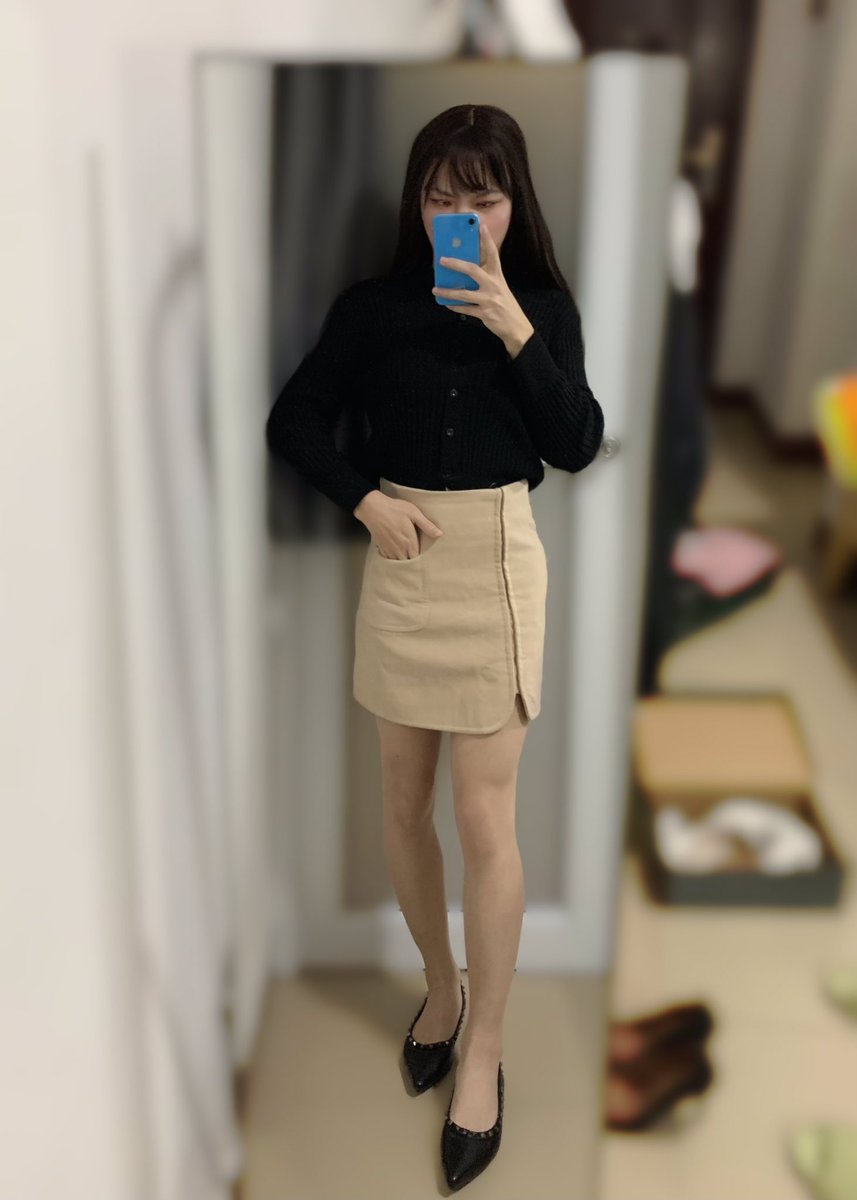 c925872592's tweet photo. 穿哪对好 https://t.co/oNsSuyYlrB