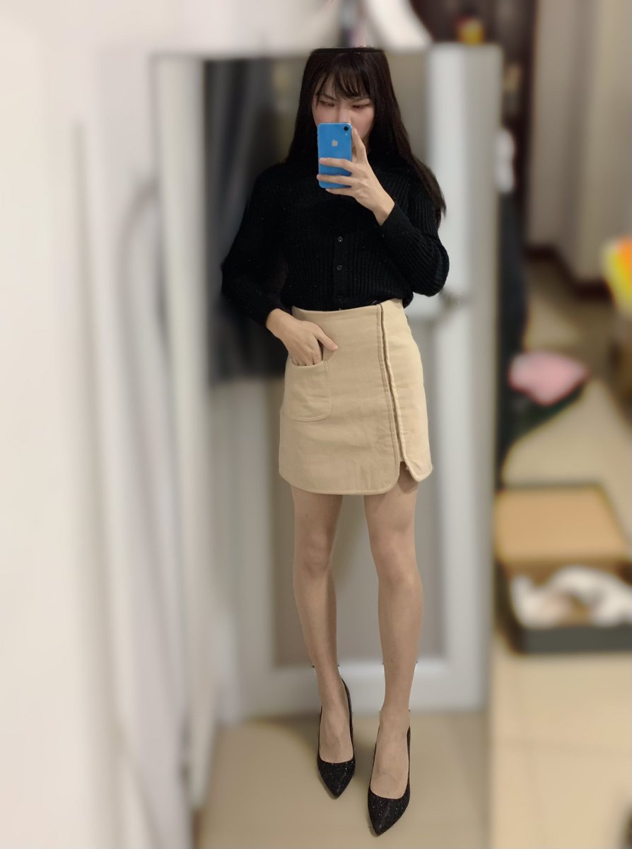 c925872592's tweet photo. 穿哪对好 https://t.co/oNsSuyYlrB