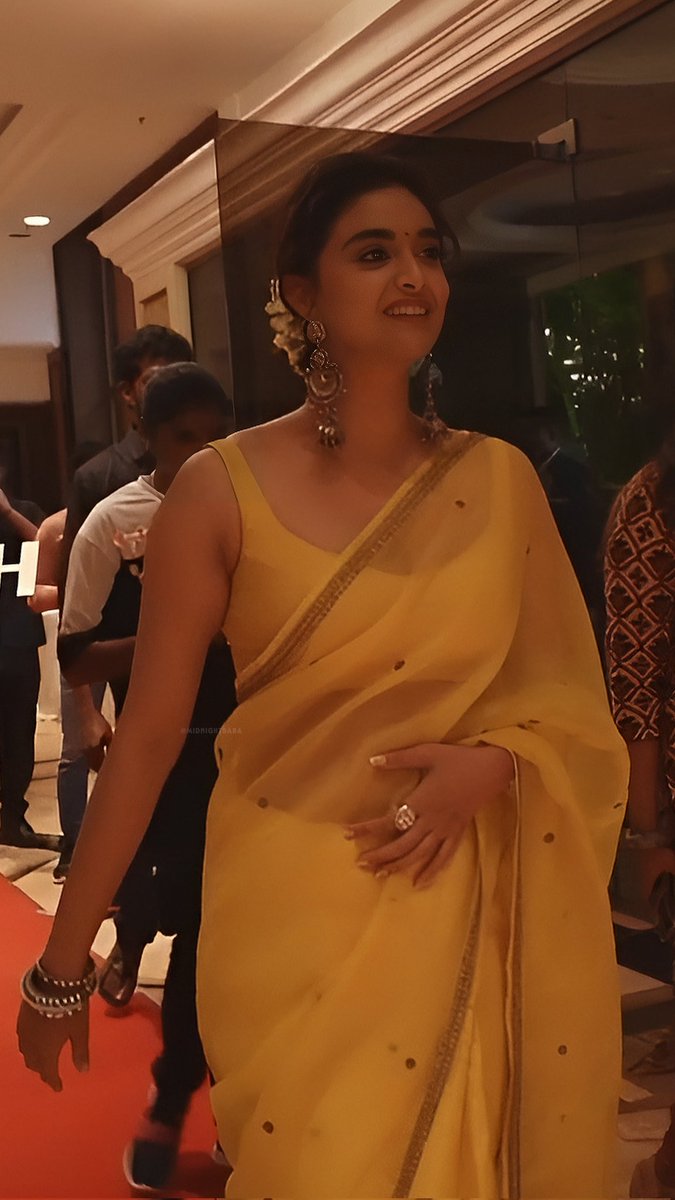 GDys844b0AAKrEq?format=jpg&name=medium