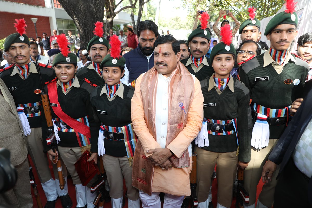 मुख्यमंत्री डॉ. मोहन यादव ने कालिदास अकादमी, उज्जैन में आयोजित छात्र-वैज्ञानिक संवाद कार्यक्रम में सहभागिता की। 

इस दौरान मुख्यमंत्री डॉ. यादव ने उज्जैन के पौराणिक इतिहास पर केंद्रित धारावाहिक अवंतिका का लोकार्पण भी किया।  
<a href="/DrMohanYadav51/">Dr Mohan Yadav</a>