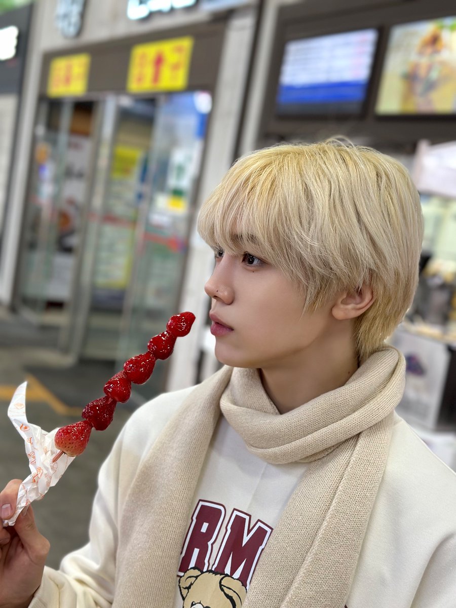 [📸]
우리의 시선이 마주 닿는 순간☀
⠀
#CRAVITY #크래비티
#정모 #형준 #성민
#SUN_SEEKER
#Cheese
#Ready_or_Not
#MEGAPHONE
#C_SUN #시_선