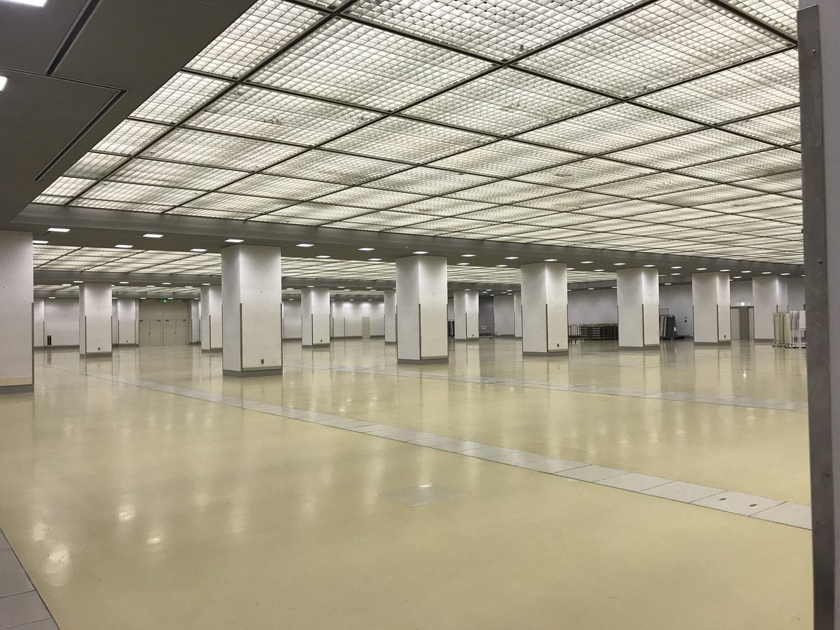 開催中、個人的に一枚も写真を撮ってない…。完全に忘れてた(>_<)

だけど、終わりに気が付いて一枚だけ。

完全撤収しましたー！
マジでこれが記念の一枚。

#文学フリマ