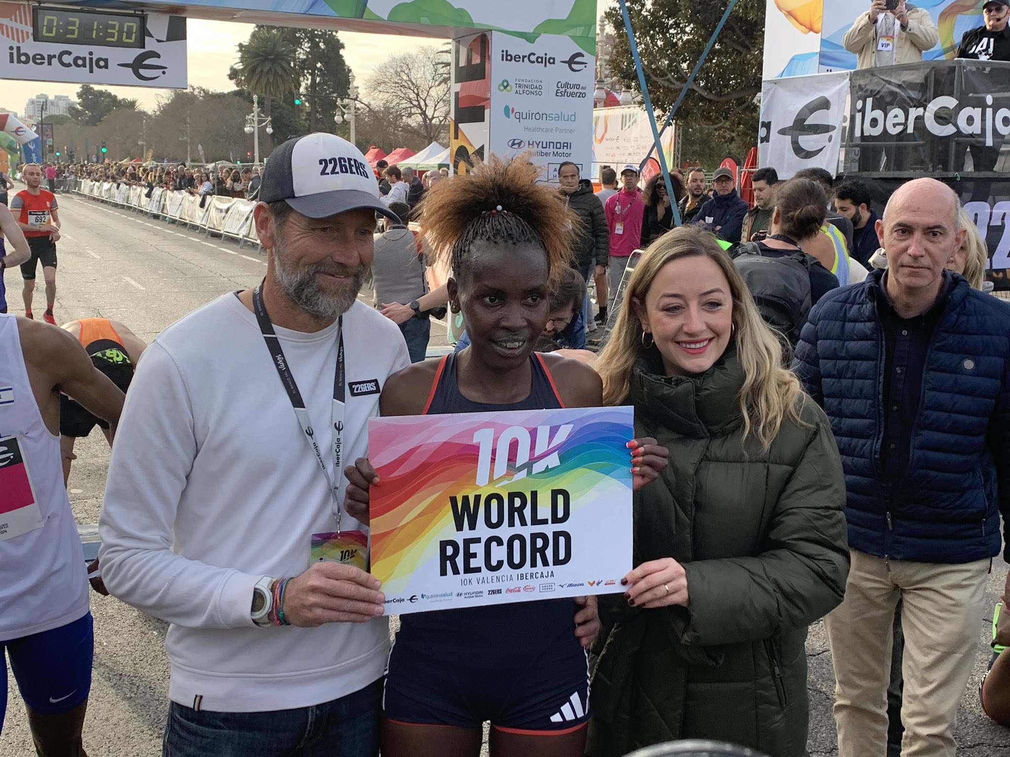 Agnes Ngetich destroza el récord del mundo de 10K en Valencia