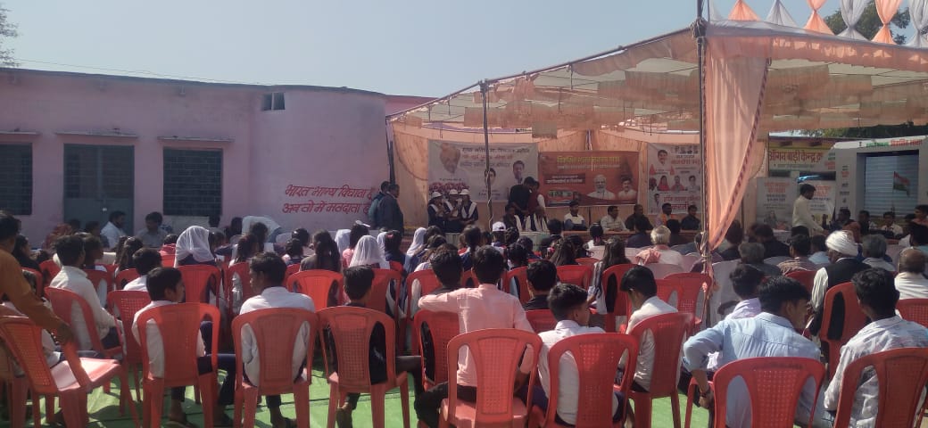 vidishadm's tweet photo. #विकसित_भारत_संकल्प_यात्रा अंतर्गत जिले की नटेरन तहसील की ग्राम पंचायत आमखेड़ा कालू में आयोजित कार्यक्रम में हितग्राहियों को हित लाभ का वितरण के साथ-साथ ग्राम में पौधरोपण भी किया गया।
@PMOIndia
@CMMadhyaPradesh
@JansamparkMP https://t.co/OiNXcE5ncB