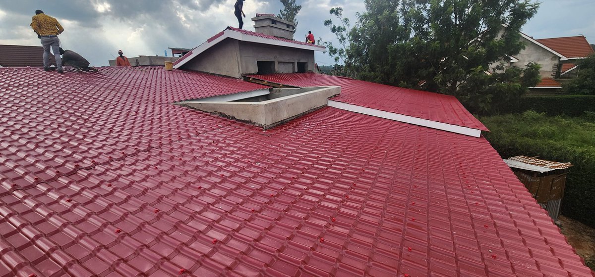 As a contractor kama unajenga massionate and hauna structural drawings I run very fast....
Hakuna haja nijenge nyumba haitumii professionals uanze kusema later 
Ooh Kuna cracks
Ooh ukuta inameza maji
Ooh stima iko dim
Ooh height ya nyumba ni ndogo
Ooh this Ooh that...
Let's