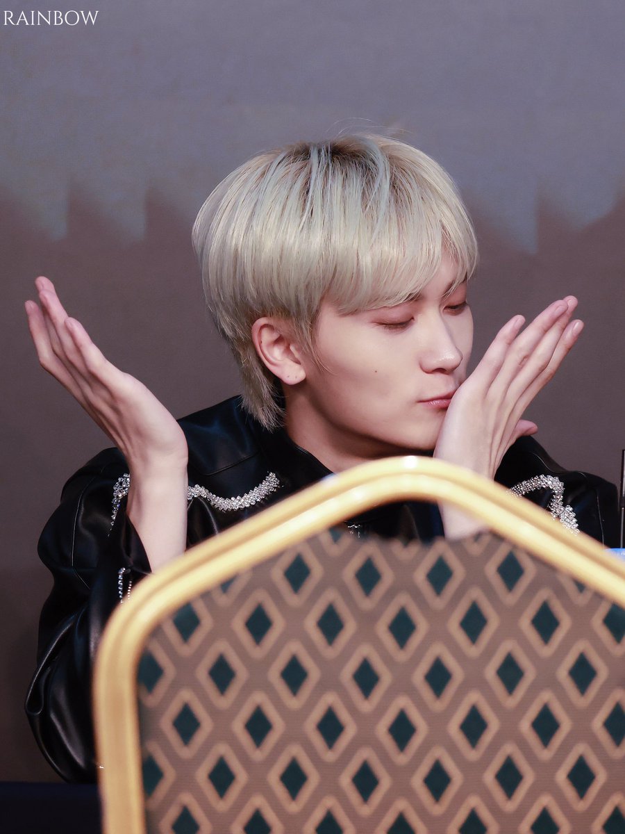 240113 뮤직
 🫲🏻🫱🏻

#엔티엑스 #NTX
#형진 #백형진 #HyeongJin 
#白泂鎭 #ヒョンジン