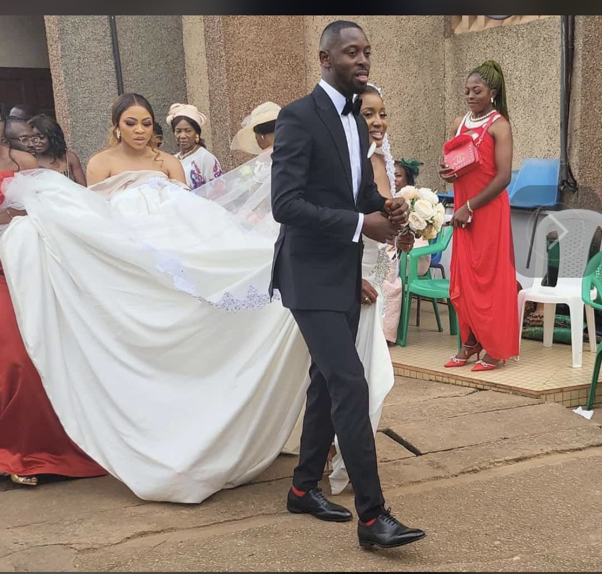 Quality doesn’t come easy. Small detail plays big when it comes to fit of your cloths. 🤔🤔

#limatjasino #weddings