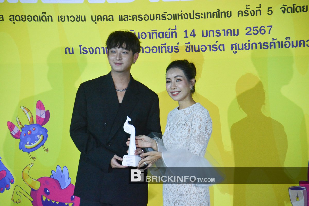 BrickinfoReport's tweet photo. “เพิร์ธ-ชิม่อน” รับรางวัลนักแสดงตัวอย่างเยาวชน ในงาน Thailand Kids Awards 2024

#ThailandKidsAwards2024
#KIDSAWARDSxPERTHCHIMON
#PerthTanapon #KDPPE #chimonac
#KIDSAWARDS2024 https://t.co/JQ3sSgFb9L