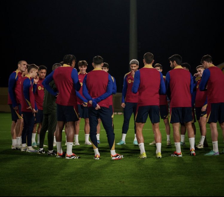 اللهم افتح لفريقنا أبواب الفوز وسهّل الطريق نحو التتويج. يا رب العالمين، اجعل لاعبي برشلونة في أفضل حالاتهم وأمنحهم القوة والثقة. اللهم امنحنا القدرة على التفكير الهادئ واتخاذ القرارات الصائبة في الملعب. يا رب، املأ قلوب لاعبي برشلونة بالعزيمة والعزيمة لتحقيق الفوز 🤲🏻