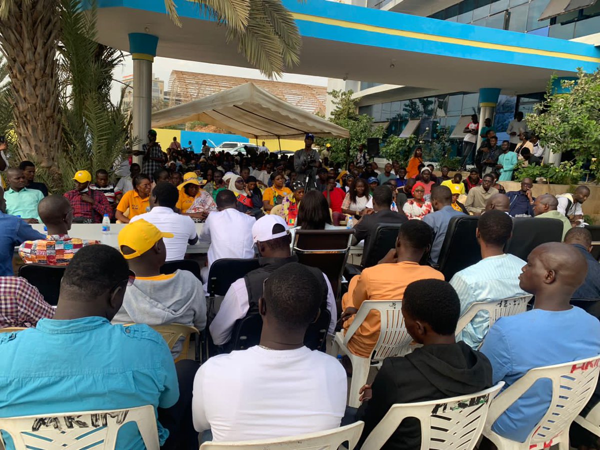 PapeNdi60614337's tweet photo. Quelques images A.G UJTL National avec le Frère SG #Franck_Daddy_Diatta
La jeunesse est prête pour accueillir l'espoir du Sénégal🇸🇳
@KarimWade_PR ✌️
Fô léneu tolou AK séneu débat Nationa....?😊
Beugueu beuré beurè banieu beuré beuré😂
#karim2024
#kebetu
#Senegal
#UJTL https://t.co/fFbdnqDyvx