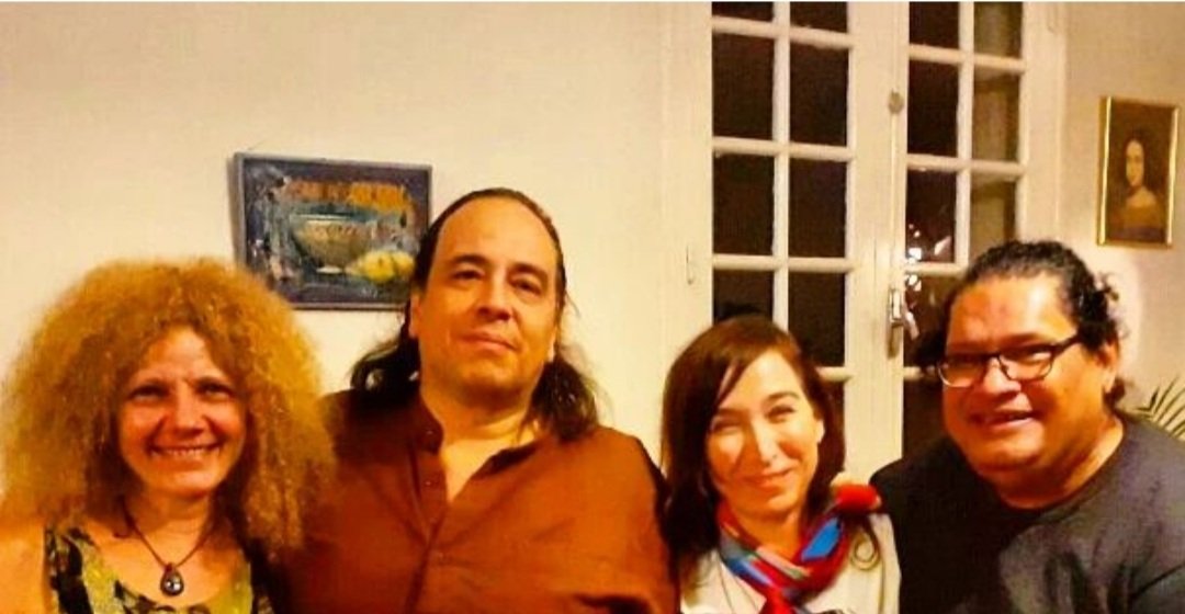 mendezguedez's tweet photo. Recuerdos de Francia en 2023. Con Karla Suárez, Blanca Riestra y @juance en el encuentro de escritores de Aix en Provence.
#francia
#lesvalises
#lavaguearrêtée
#métailié https://t.co/s5bdbCE2Gm