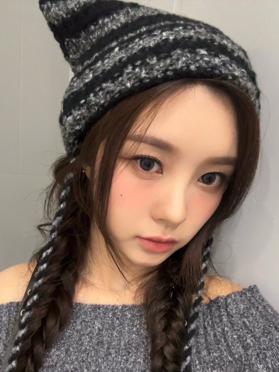 official_kep1er's tweet photo. 냥🐈‍⬛

#김다연 #DAYEON
#Kep1er #케플러 https://t.co/XmHcq4xTQO