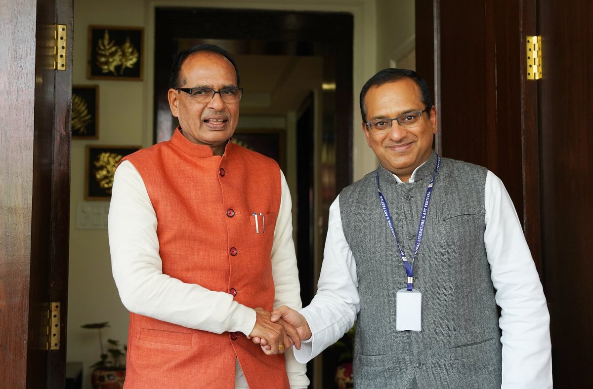 माननीय श्री <a href="/ChouhanShivraj/">Shivraj Singh Chouhan</a> जी से आज निवास पर <a href="/indfoundation/">India Foundation</a> के संस्थापक सदस्य श्री <a href="/shaurya_doval/">Shaurya Doval</a> जी ने सौजन्य भेंट कर विभिन्न विषयों पर सार्थक संवाद किया।