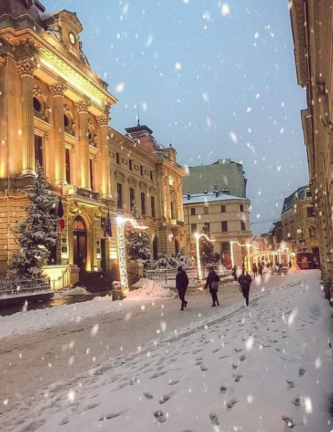 BLocker1983's tweet photo. Enjoy the beauty of the first proper snow in Bucharest! ❄️ It's always magical to see the world covered in a blanket of snow. Thanks to Corina
@Travel_2Romania
for sharing the picturesque moment! https://t.co/yPRcYlDd3q