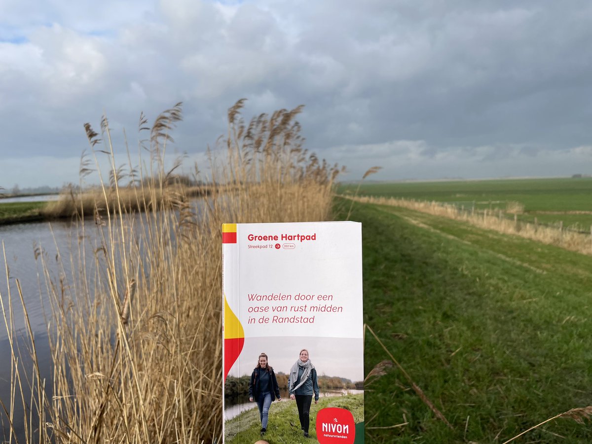Groenehartstoc1's tweet photo. Onverwacht toch even blauwe lucht en zon. Ik heb een wandeling gemaakt langs de #Grecht ten noorden van #Woerden en meteen ook de bewegwijzering๐๐ป #Groenehartpad gecontroleerd. https://t.co/dcLTVFEoXW