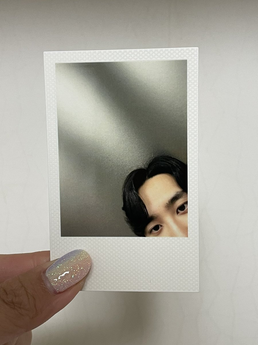 xiurenity90's tweet photo. 리어커피 
@doetry0112 

경수를 위한 이 카페의 장식은 제 스타일이었어요! 저도 선착순 특전을 받고 싶지만 그래도 행복해요~ 이 폴라로이드 좀 보세요! 😅😅넘 좋아해요! 

#도경수라는_시 https://t.co/jugapIOO0S
