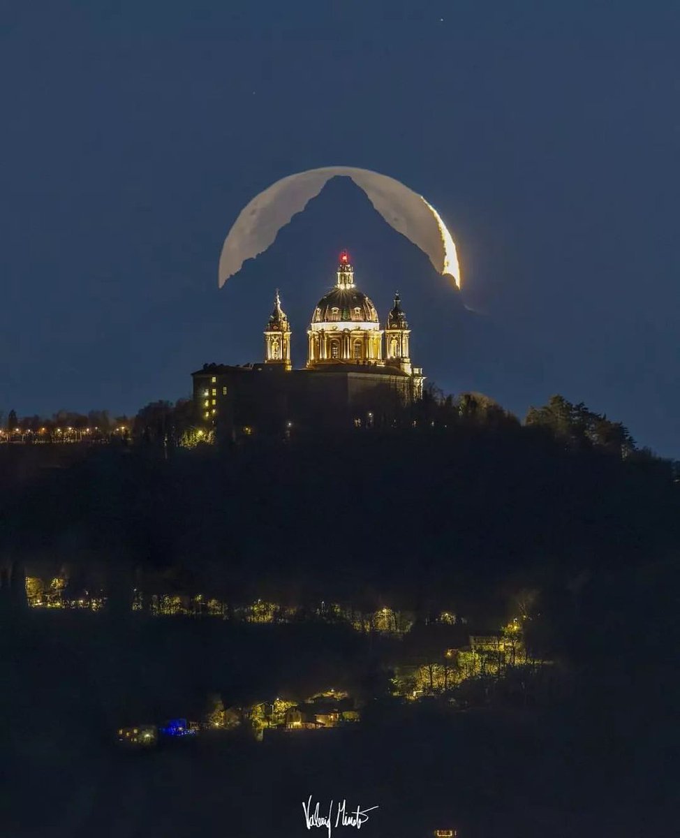 صورة التقطها مصور إيطالي للقمر وانتظر سنوات حتى يلتقطها 🌕