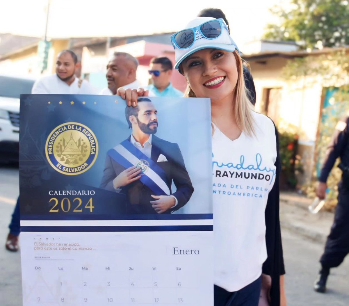 GuadalupeRaymu's tweet photo. Compartiendo con la linda gente de San Sebastian en el desfile de sus fiestas patronales en San Vicente, gracias por tanto cariño, vamos por todo.

Junto a Samuel Carrillo , @sansebadera y @EfraGuatemala  🥳🥳🥳.
#NayibBukele
#tudiputadadeterritorio 
#El3deMarzoVotaCasilla3 
#Casilla3️⃣