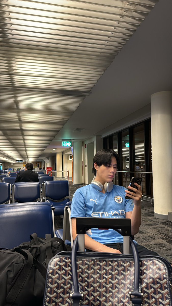 satangktp's tweet photo. นั่งอยู่เฉยๆก็รู้สึกเหมือนโดนขิง
ขิง 1 : เมื่อวาน Man City พลิกกลับมาชนะได้ 3-2
ขิง 2 : หูฟังอันใหญ่มากกกกกกกกกกกกก https://t.co/rRjdvsrecB