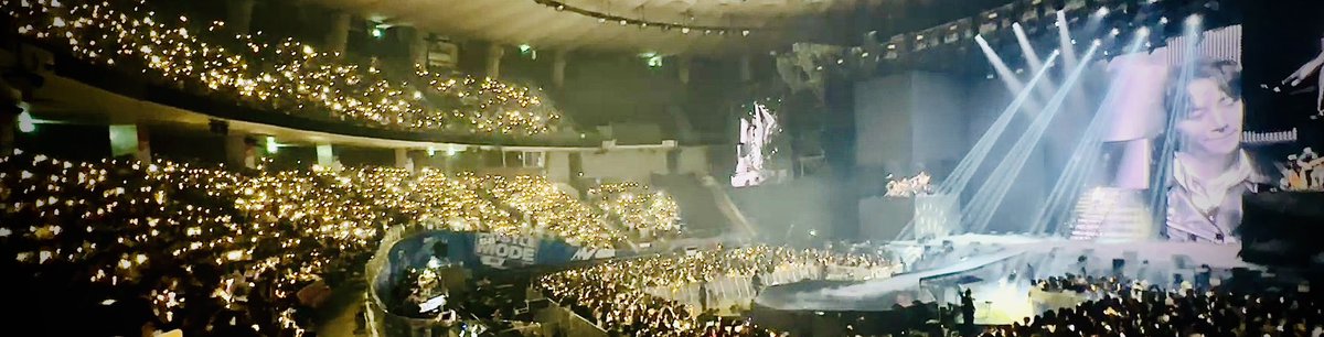 #이준호 #콘서트 #다시만나는날
숨 가쁘게 살아야 하는 바쁘고 아픈 나날 중에 ‘너’ 덕에 다시 열심히 살아갈 힘을 얻는다. 이 세상에 내가 사랑을 줄 사람이 있고, 그 사람이 사랑해 마땅한 사람이라 참 행복하다고 느끼는 하루였어! 항상 고맙고, 사랑해💛