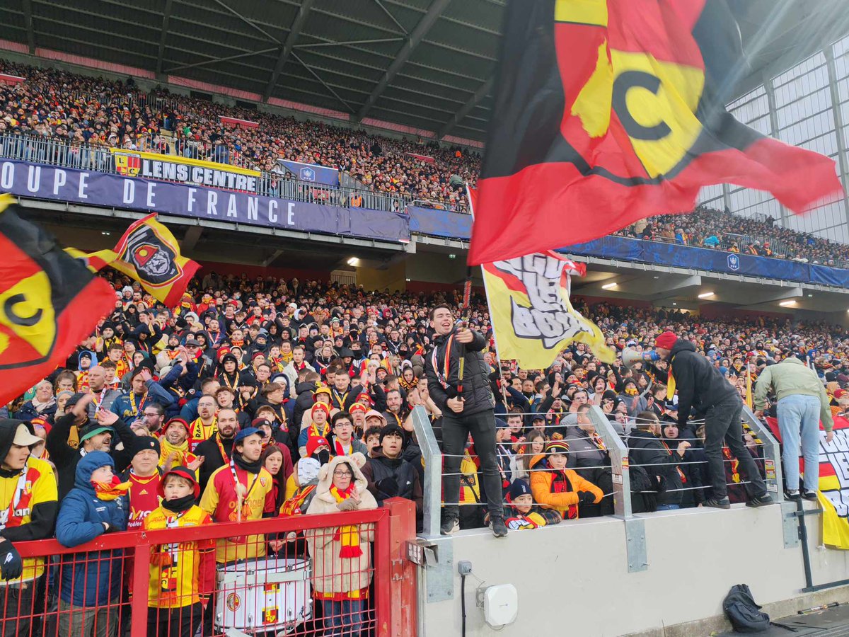 ericbaz18's tweet photo. Après la Coupe de France...
Retour au championnat .
Il fait froid.... mais nous sommes chauds !! 😉 A ce soir !
#RCLPSG 💪🏼🔴🟡 https://t.co/nOGjBnkAGg