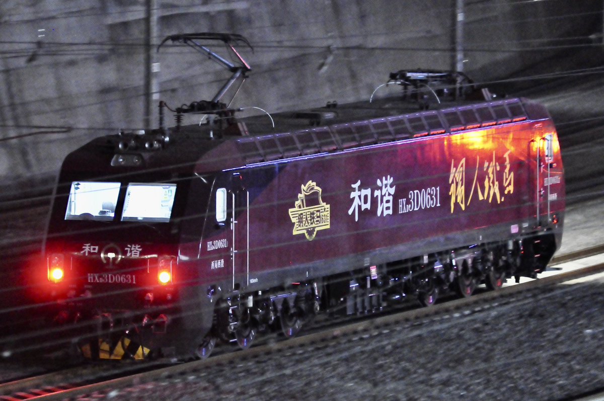 abcJAMESSHA's tweet photo. 西安铁路局王牌车号——钢人铁马631
SS4G-0631 西局新段
SS7D-0631 西局西段
HXD3D-0631 西局西段 https://t.co/Gi7MmCOfqz