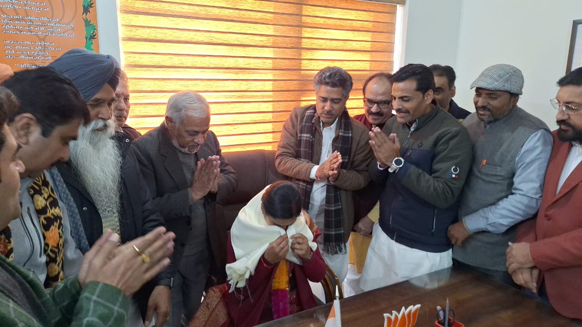 Jassi13831005's tweet photo. Congratulations  for new responsibility.. @nitasha_rakesh
. District President Sirsa 
@cmohry
@BJPMMHRY

 🎊 👏 💐 https://t.co/mVjs16CFhb