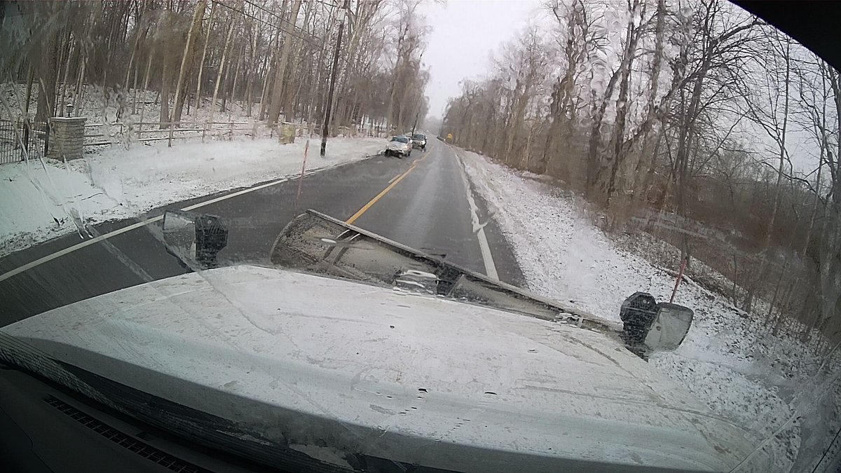 ODOT_Columbus's tweet image. 9:30AM: This is the view from one of our plows on SR 315 in Delaware County. Crews have been working hard overnight and into the morning to patrol and treat roadways. Please give our crews room to work. #ODOTWinter