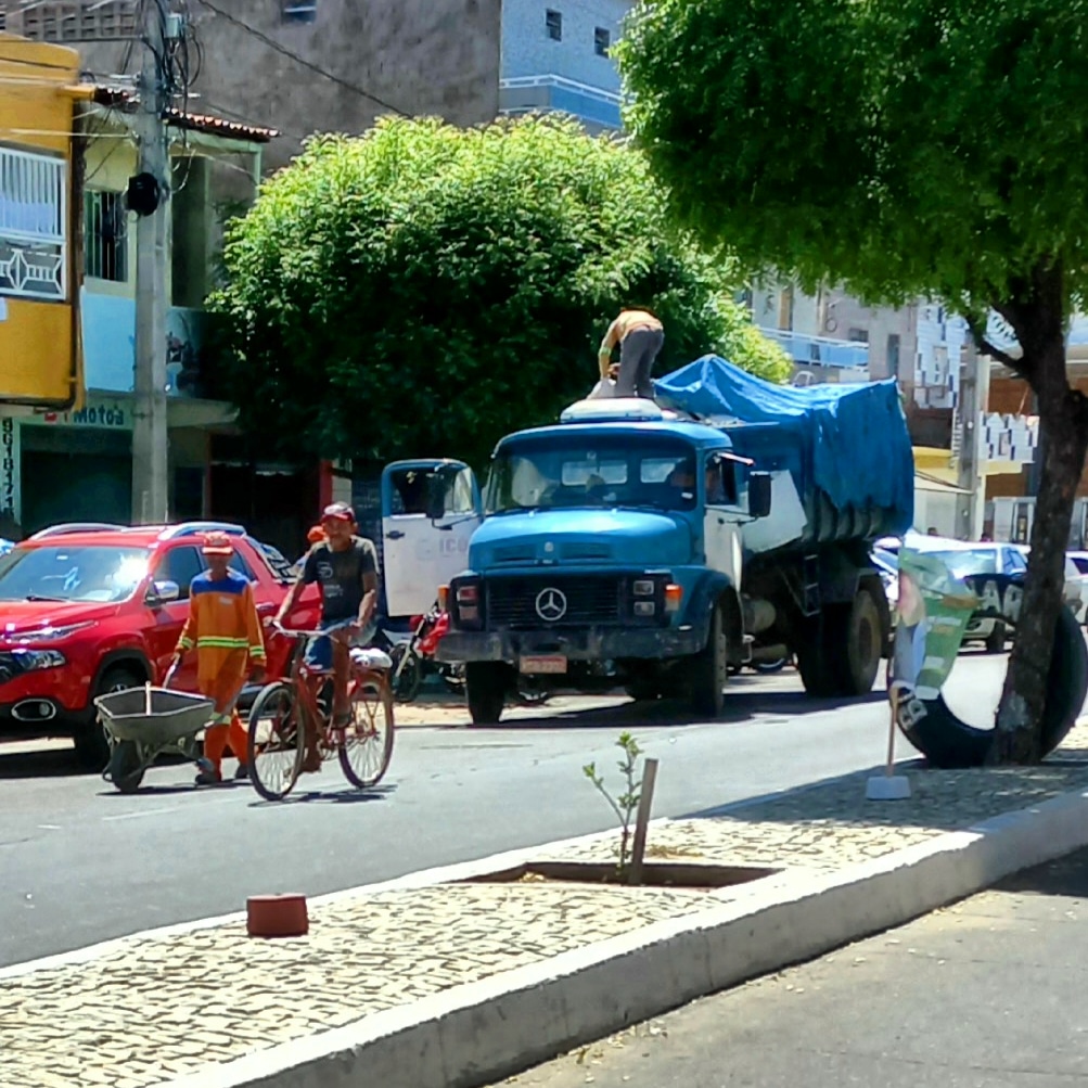 CarrosPodres's tweet photo. #MB1113 #Mercedesbenz #Ford #Escort #Icó #Ceará #Brasil https://t.co/6DN6kc7on7