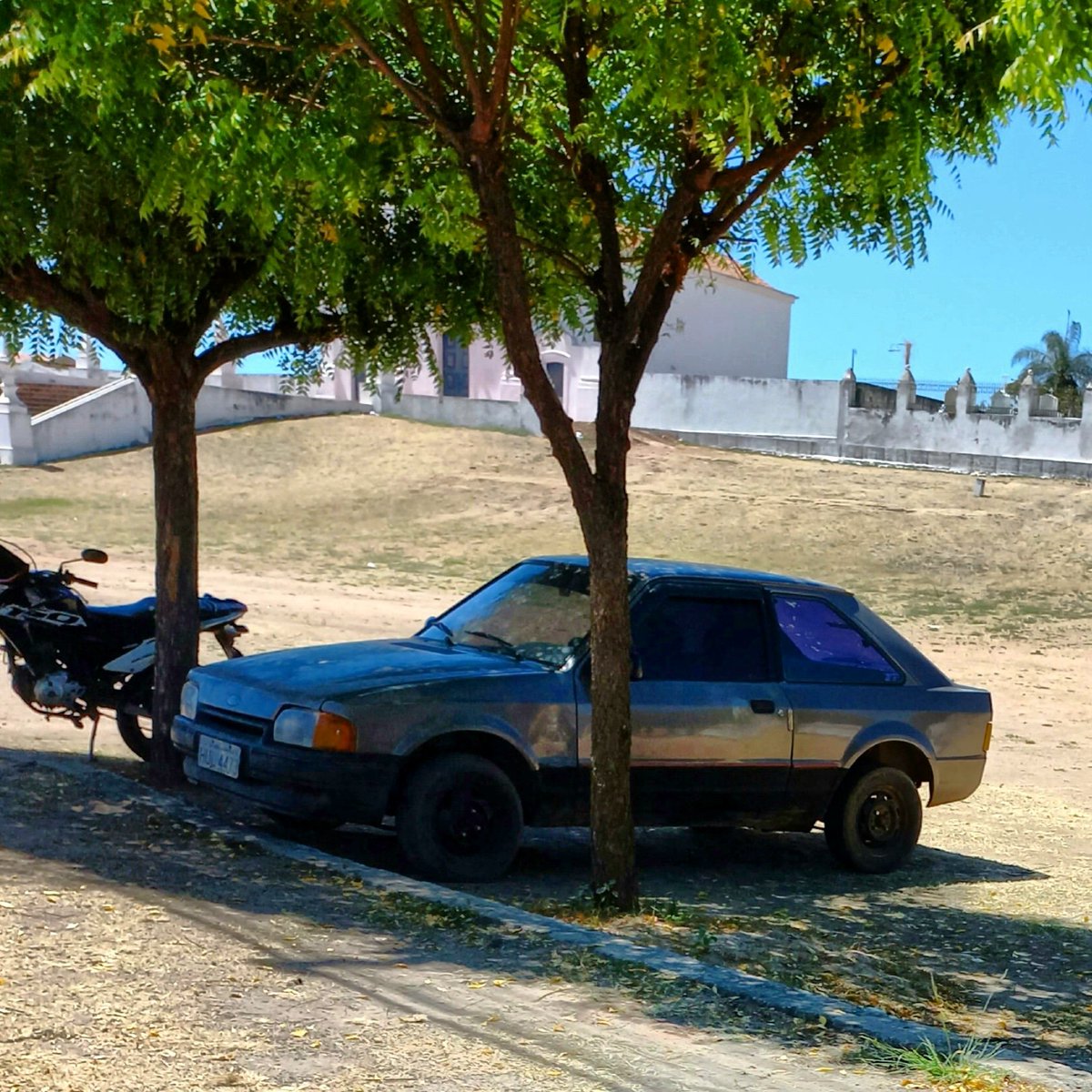 CarrosPodres's tweet photo. #MB1113 #Mercedesbenz #Ford #Escort #Icó #Ceará #Brasil https://t.co/6DN6kc7on7