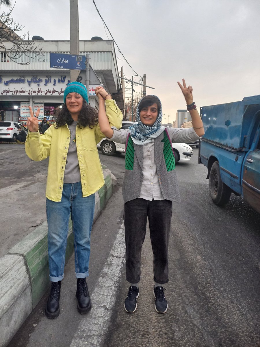 Two Iranian journalist, arrested in Sep 2022, were released today on heavy bails. “Niloufar Hamedi, who broke the news of #MahsaAmini’s death for wearing her headscarf too loose, & Elaheh Mohammadi, who wrote about Amini’s funeral,” denied judiciary’s bogus charges all along.