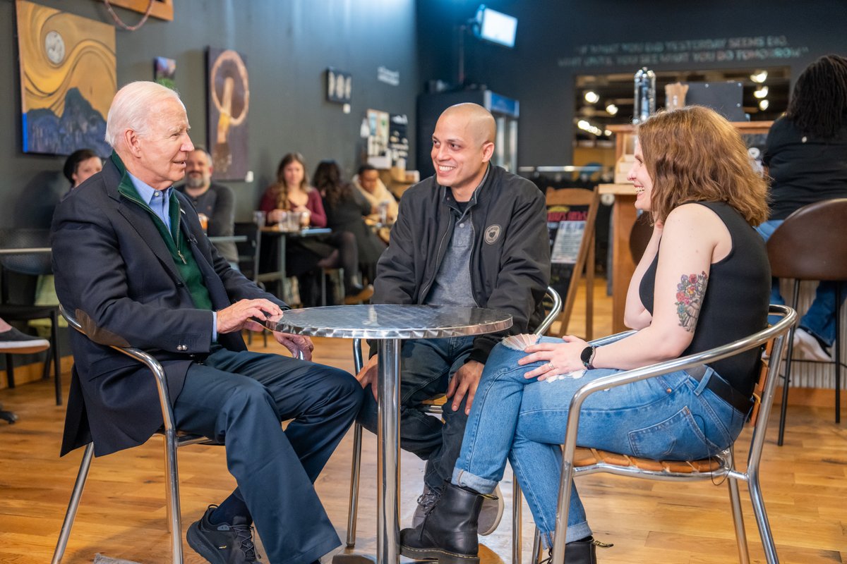 POTUS46Archive's tweet photo. Every time someone starts a small business, it’s an act of hope. Lauren and Juan, two Pennsylvanians who had the determination to start a small business, embody that hope.

It’s the American story – right here in Lehigh Valley and in communities making a comeback nationwide. https://t.co/KnNTJGKHuc