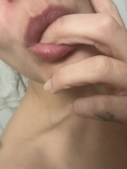 She taste so good !  Cum see what I&rsquo;m talking about   https://t.co/k5eFrKqqyb https://t.co/Dkh8AkpE2<a href="/tag/badsanta"class="tags"><span>#badsanta</span></a><a href="/tag/onlyfans"class="tags"><span>#onlyfans</span></a><a href="/tag/onlyfans_girl"class="tags"><span>#onlyfans_girl</span></a>