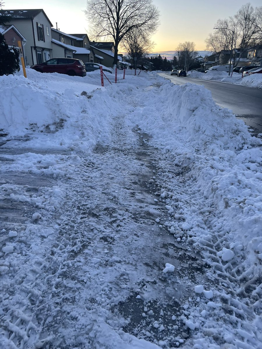 RobynHastie's tweet photo. Sidewalks and pathways in my part of #KanataSouth are still inaccessible (tickets have been submitted) @Kanata_SouthW23 https://t.co/p6bYQDNUMx