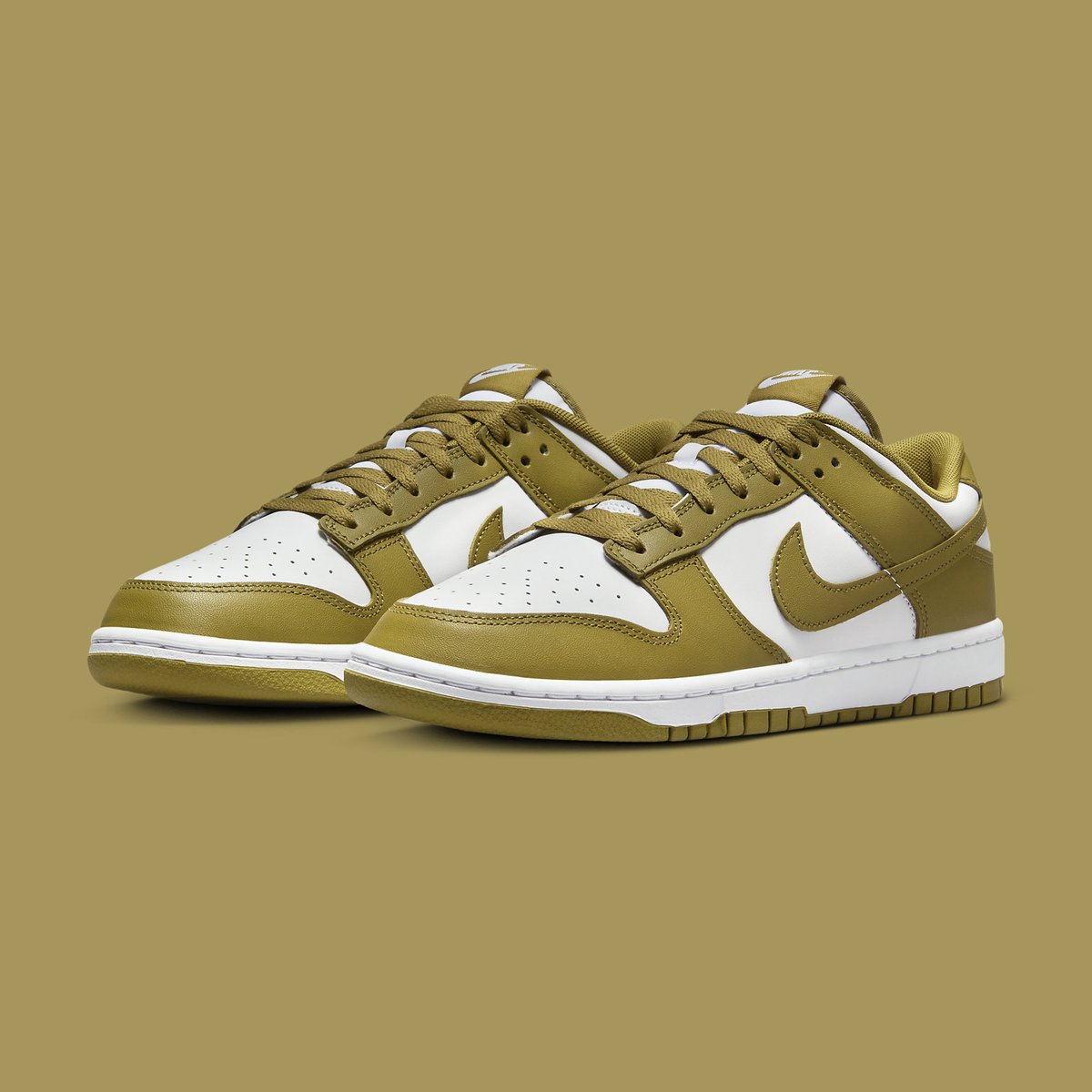 houseofheat's tweet photo. The Nike Dunk Low Appears in "Pacific Moss" is Also Releasing for Adults 👀

SEE MORE: https://t.co/F31yVwFxWZ https://t.co/jwANRUQmUg