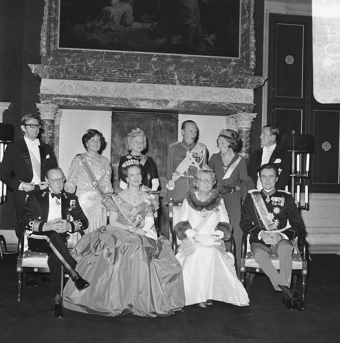 Reactie van Koning Willem-Alexander, Koningin Máxima en Prinses Beatrix ter gelegenheid van de abdicatie van Koningin Margrethe van Denemarken: facebook.com/share/gXBbpbas…