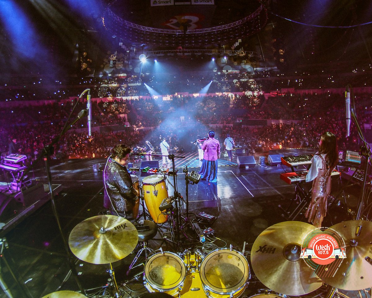 wish1075's tweet photo. [1/2] Always a pleasure to have @BenAndBenMusic on the WMA stage! 💛💙 And there's something truly magical about their live performance of the "Sa Susunod Na Habang Buhay"!

#9thWishMusicAwards https://t.co/79U5OQwH2v
