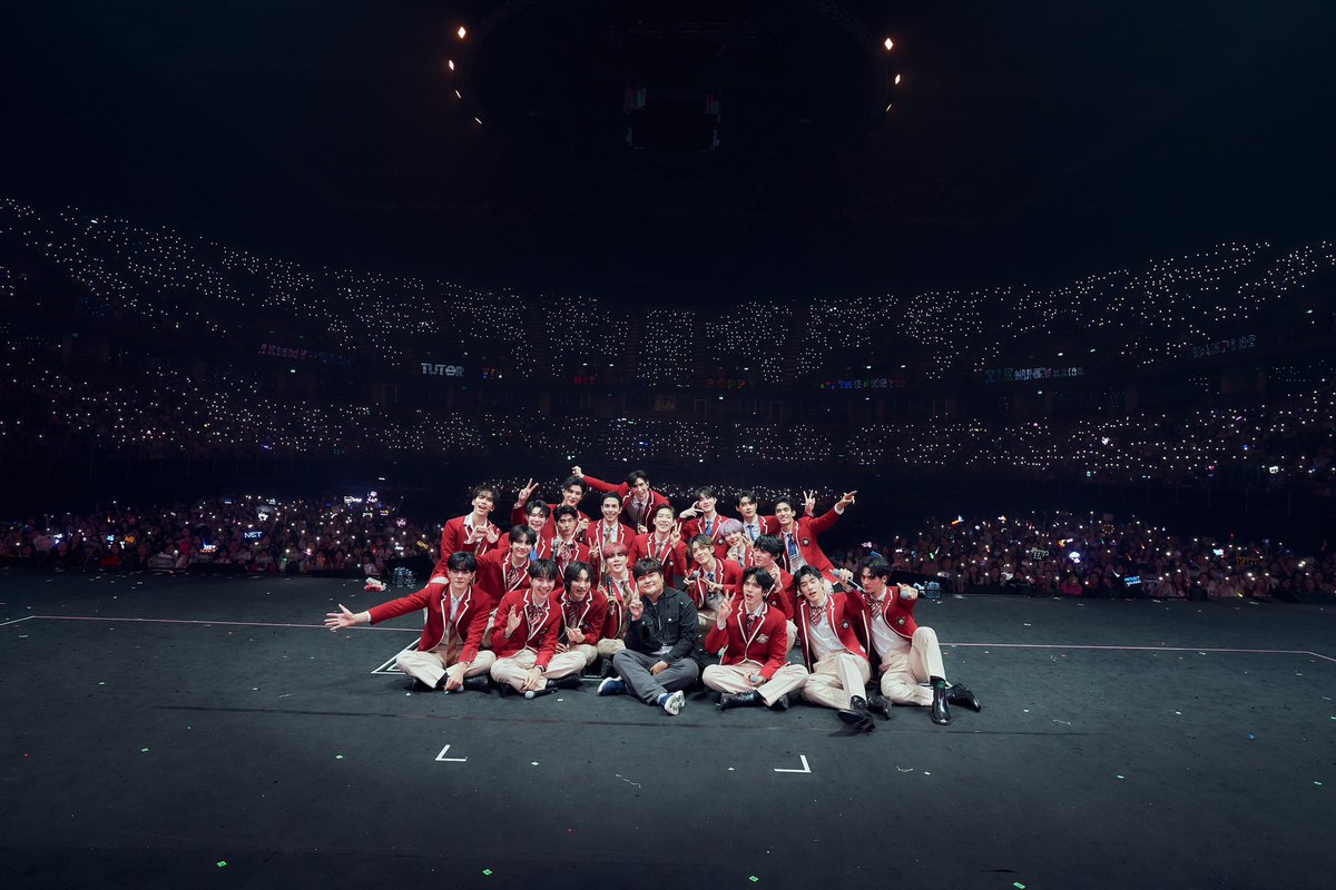 Jamessu_w's tweet photo. เป็นคอนเสิร์ตที่สนุกและ���ีความสุขมากที่สุดในชีวิต ดีใจทุกครั้งที่ได้ไปซ้อมเพราะว่าได้เจอกับทุกคน 21 คนได้พูดคุยเล่นได้เล่นได้หัวเราะแล้วเหนื่อยไปด้วยกัน ทำให้รู้สึกคิดถึงสมัยก่อนแต่ตอนนี้ทุกคนต่างเติบโตขึ้น และมีเส้นทางในชีวิตของตัวเองแต่สุดท้ายได้กลับมารวมกันอยากขอบคุณพี่อ๊อฟและทีมงานทุกคนที่เกี่ยวข้องกับคอนเสิร์ตในครั้งนี้ ที่ทำงานอย่างหนักและเชื่อในตัวพวกผมอยากขอบคุณแฟนแฟนทุกคนไม่ว่าจะเป็นด้อมไหนหรือเมนใครขอบคุณที่ซัพพอร์ตและเอ็นจอยกับคอนเสิร์ตในครั้งนี้ขอบคุณที่สละเวลาของตัวเอง เพื่อมาชมและมาอยู่กับพวกผมหวังว่าถ้ามีโอกาสเราจะได้เจอกันอีกนะครับด้วยรักและคิดถึง
#DMDLAND2CONCERT