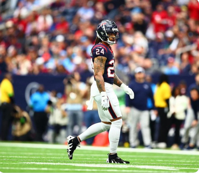 crip_zone's tweet photo. Impressive performance by Derek Stingley Jr. against Amari Cooper! With 35 coverage snaps, 1 target, and 0 yards allowed, he's showcasing his skills on the field. 🏈🔒 #DerekStingleyJr #NFL https://t.co/4QR0HdHcsn