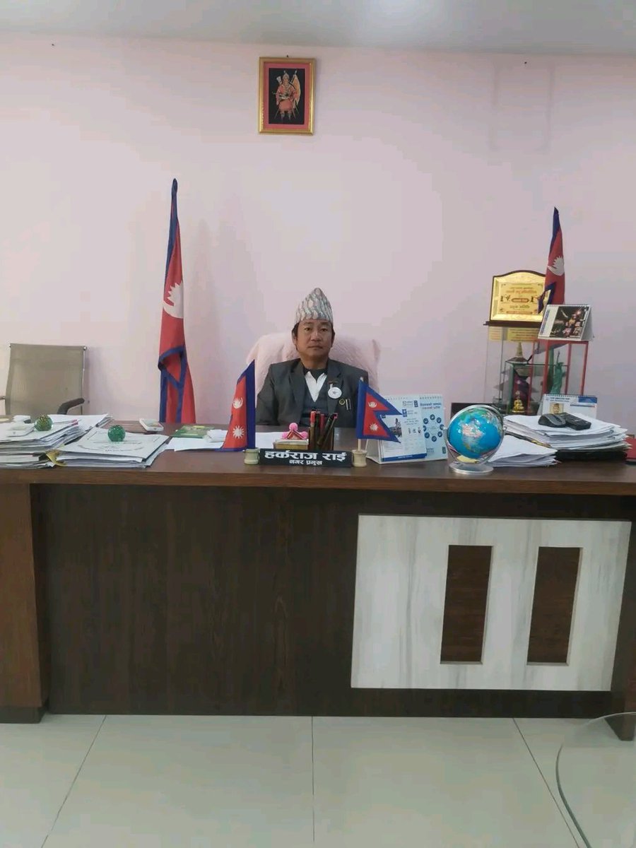 देशलाई संसारकै नमुना देश बनाउन सक्ने हिम्मत, भिजन, क्षमता, लगन र योग्यता भएको मान्छे हुँ म ! झारपातको मुख लाग्दिन र झारपातमा अल्झिंदिनं ! हेर्दै जाऊ है मनुवा हो !