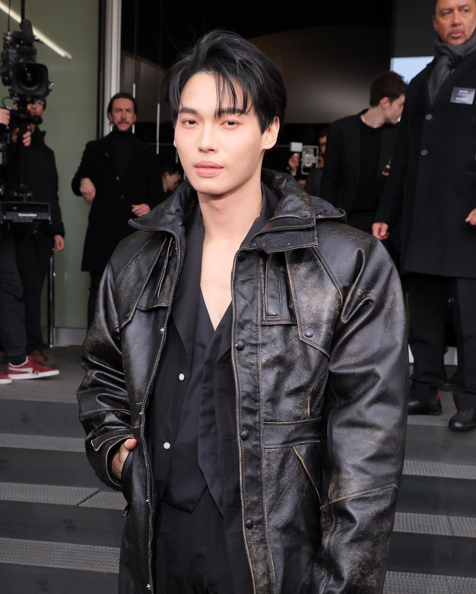 KPopnewswire's tweet photo. #Winmetawin at the Milan Fashion Week for Prada!

#PradaFW24xWIN https://t.co/AZOqR0Wohl