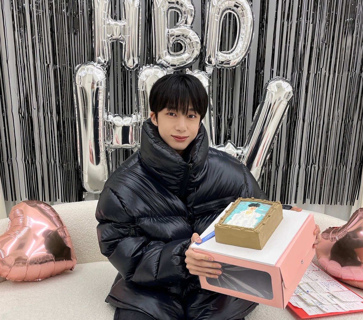 happy 30th birthday to our chae hyungwonnie 🤍 the man who’s an amazing singer, dancer, actor, producer, writer, model and so much more. 

monbebes love and miss u sm, thank u for being the best artist and idol we could’ve asked for 

#HBDtoHYUNGWON 
 #겨울의따뜻한선물_형원데이